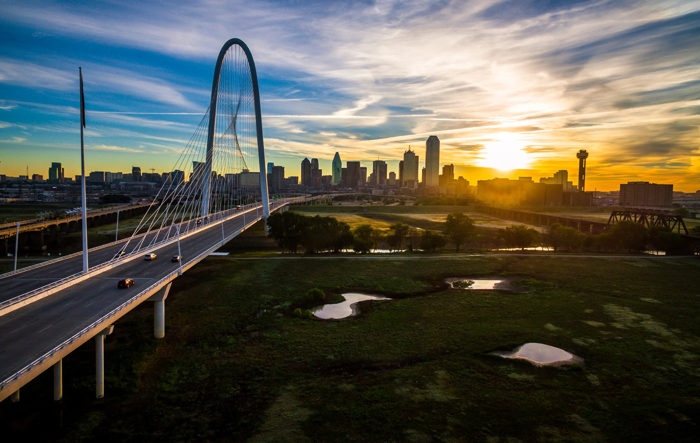 margaret-hunt-hill-bridge-dallas-texas-skyline