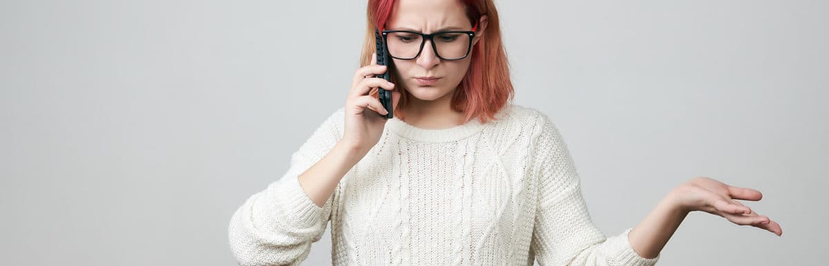 frustrated-young-woman-smartphone-gesturing-confusion