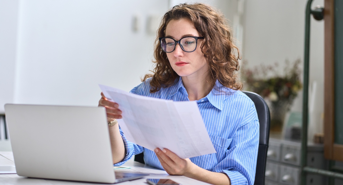 Young busy business woman holding documents